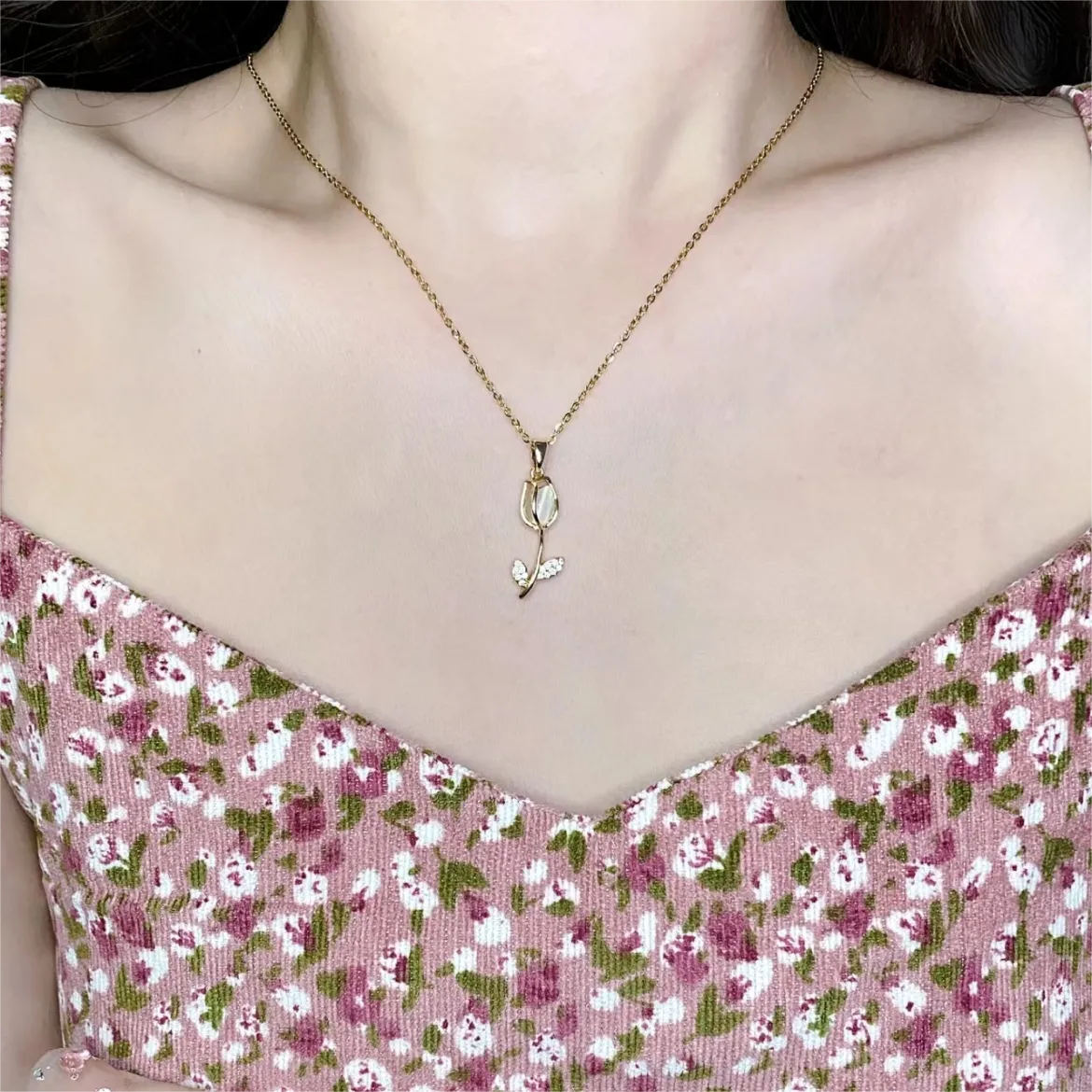 Elegant Rhinestone Crystal Tulip Pendant Necklace
