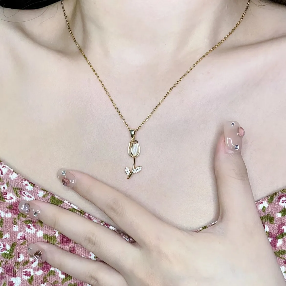 Elegant Rhinestone Crystal Tulip Pendant Necklace