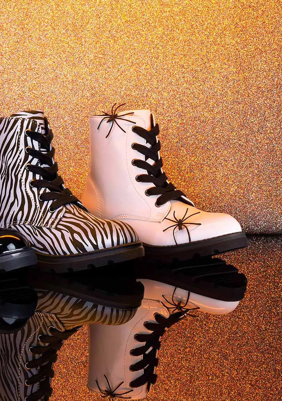 White Combat Boots Antik