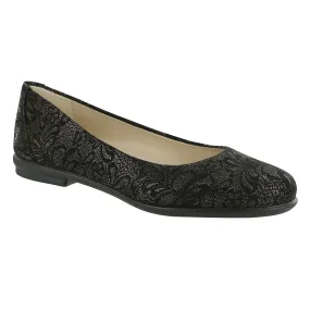 Women's Scenic Ballet Flat Black Lace