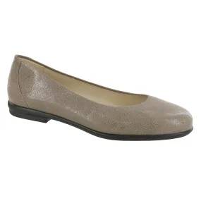 Women's Scenic Ballet Flat Fog